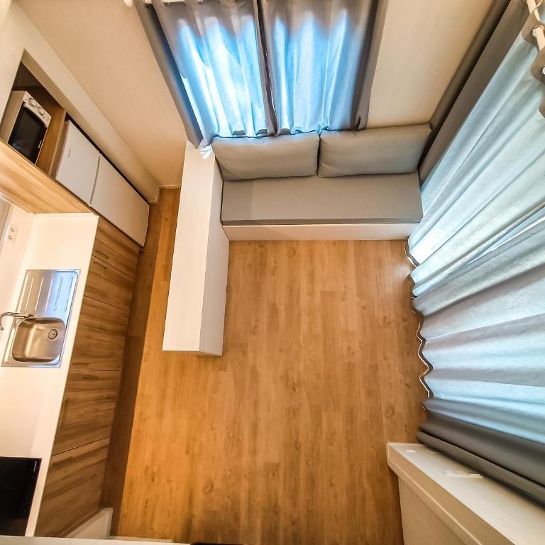 Camping La Llosa - Three-Bedroom Bungalow - 6
