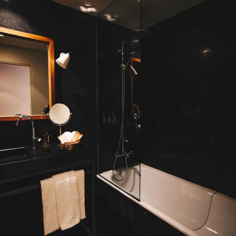 Dear Hotel Madrid - Deluxe Double or Twin Room - 7