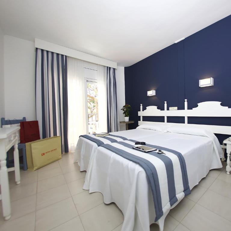 Hotel Els Pins - Habitación Doble con balcón - 2 camas - 1