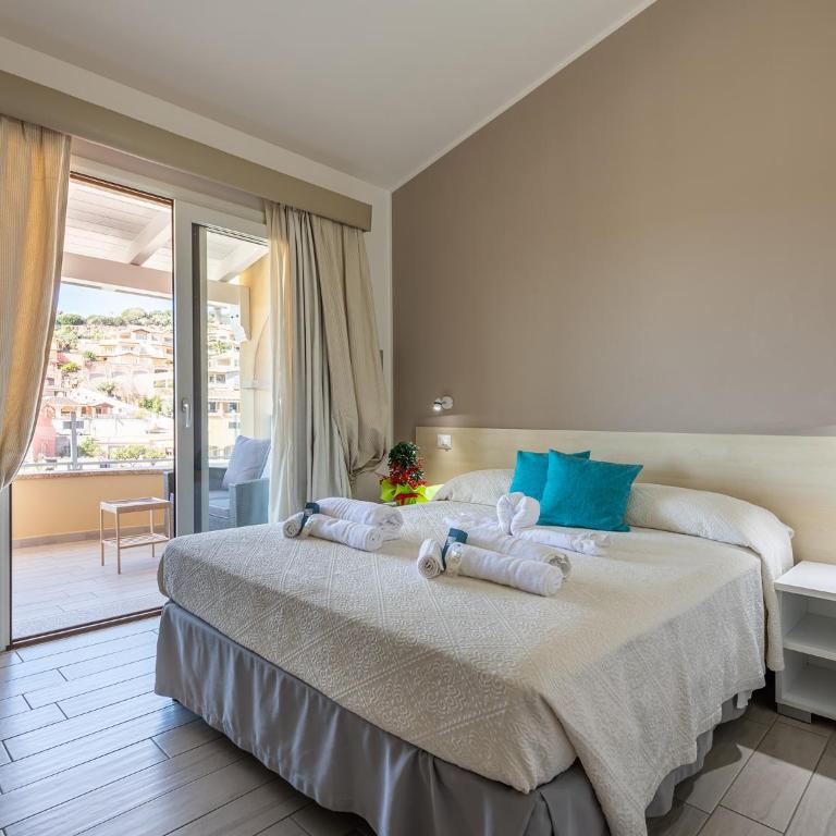 Simius Bay - Deluxe Double Room with Balcony and Sea View - 4