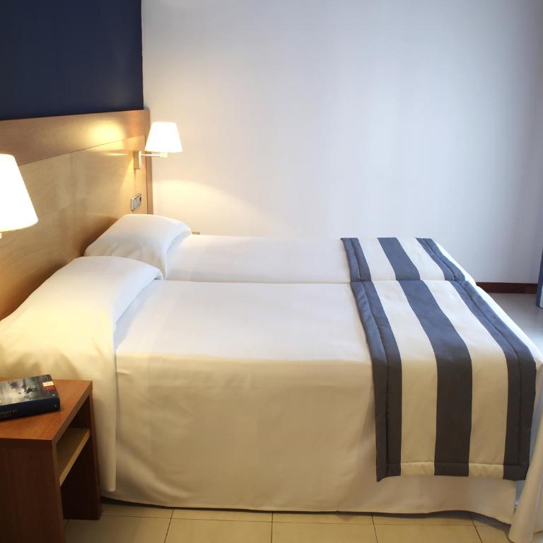 Hotel Els Pins - Habitación Doble con balcón - 2 camas - 3