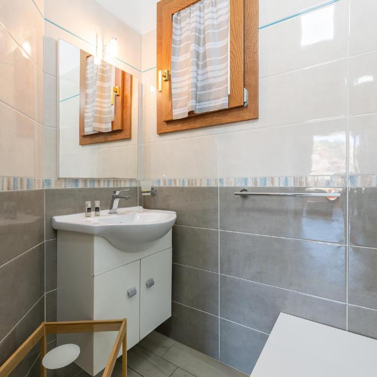 Simius Bay - Deluxe Double Room with Extra Bed and Balcony - 1