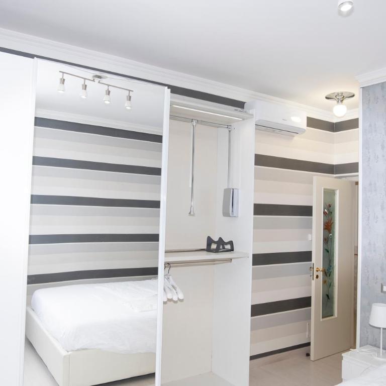 DOMUS LUNA - Three-Bedroom Apartment - 6