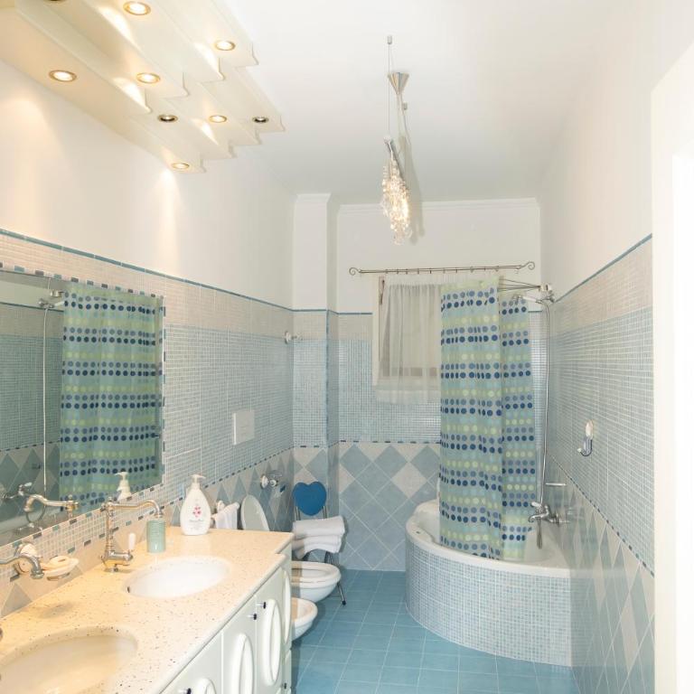 DOMUS LUNA - Three-Bedroom Apartment - 8