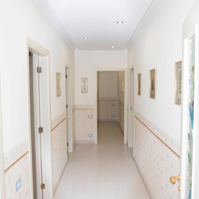 DOMUS LUNA - Three-Bedroom Apartment - 11
