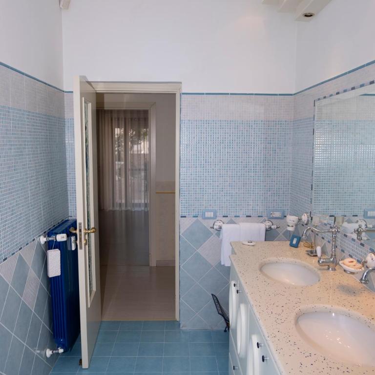 DOMUS LUNA - Three-Bedroom Apartment - 17