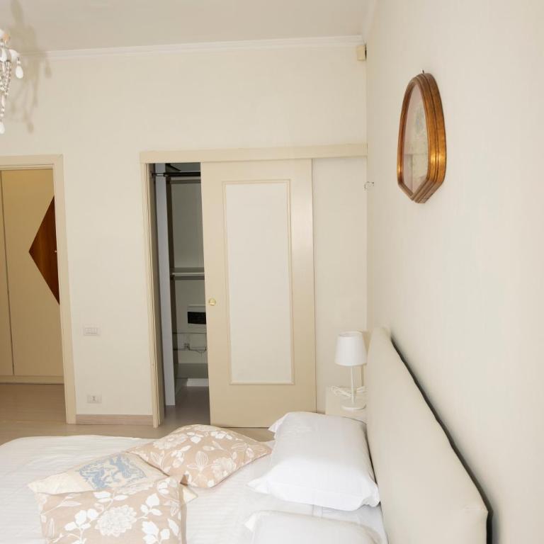 DOMUS LUNA - Three-Bedroom Apartment - 20