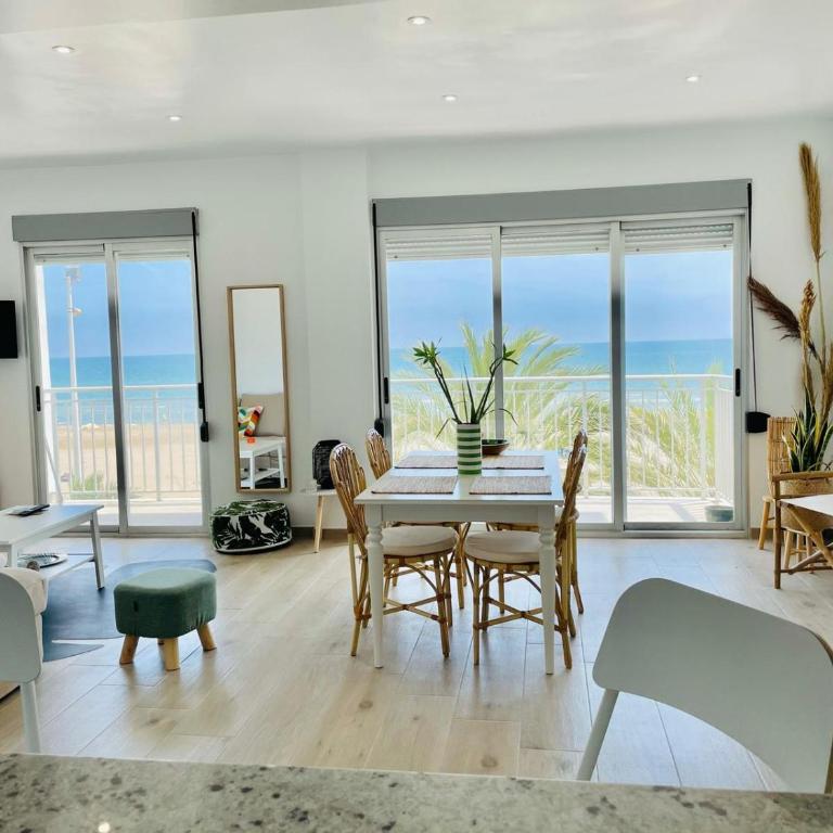 Miramar 2 - Three-Bedroom Apartment - 3