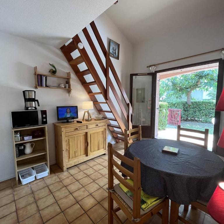 Villa T2 Mezzanine 6 pers avec Jardin, Piscine, Proche Plage - Saint-Cyprien - FR-1-106-27 - Villa - 2