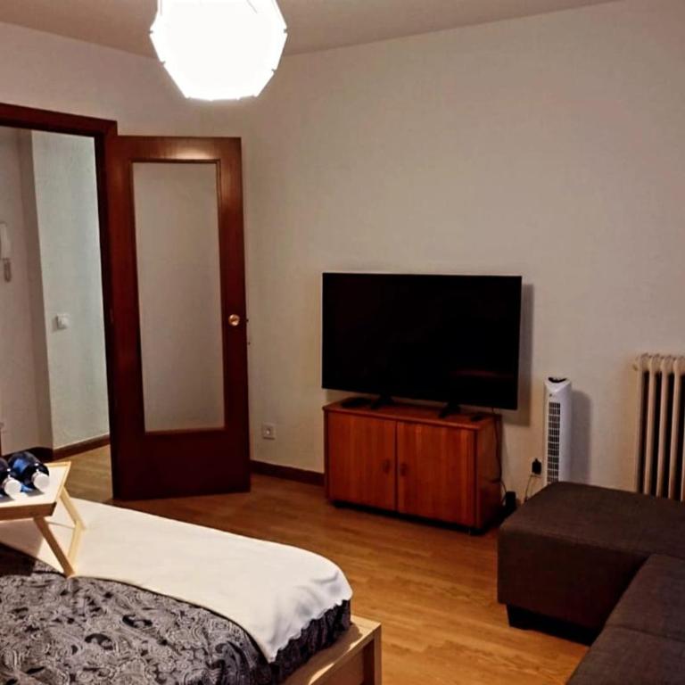 Posada Madrileña - Triple Room with Shared Bathroom - 9