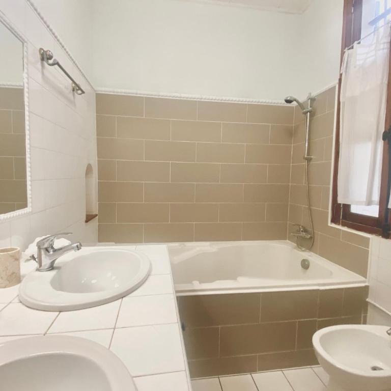 THE YELLOW HOUSE - Two-Bedroom Apartment - 14