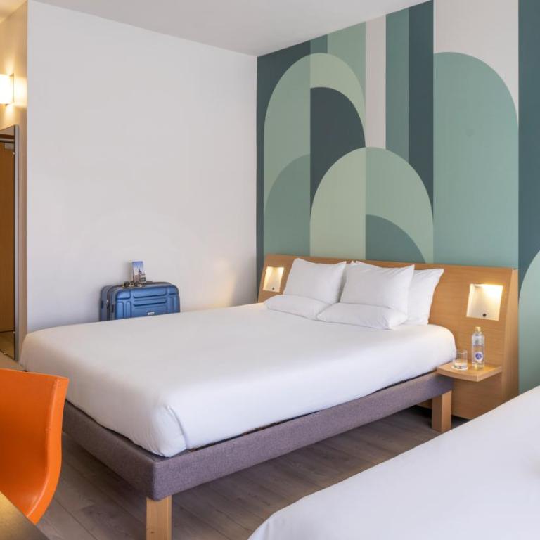 Novotel Campo De Las Naciones - Standard Queen Room with Sofa Bed - Plaza Building - 2