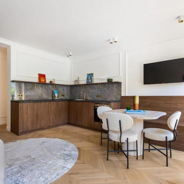 Central&Spacious 2BD Apart for 6 - Apartment - 2