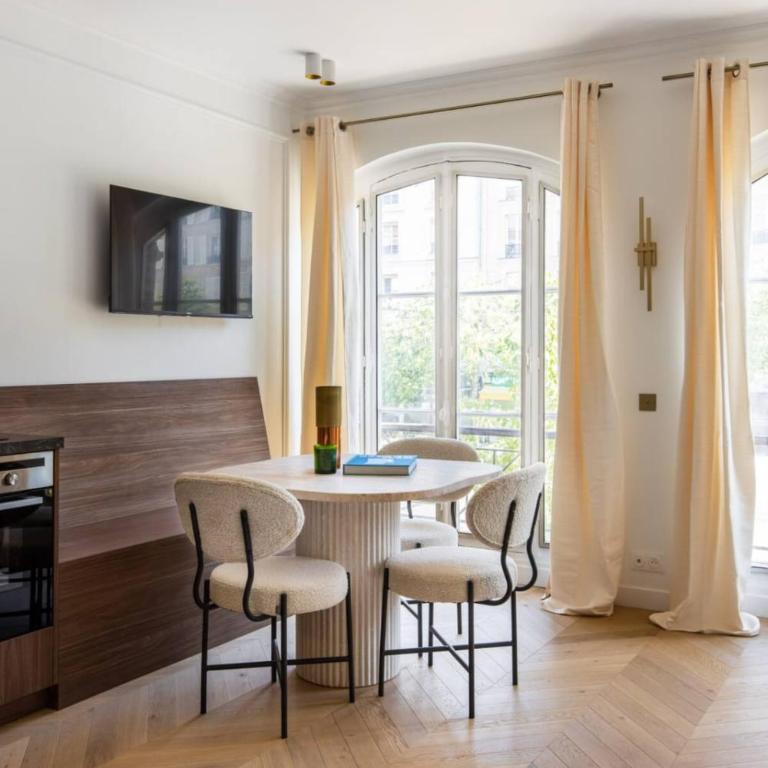 Central&Spacious 2BD Apart for 6 - Apartment - 18
