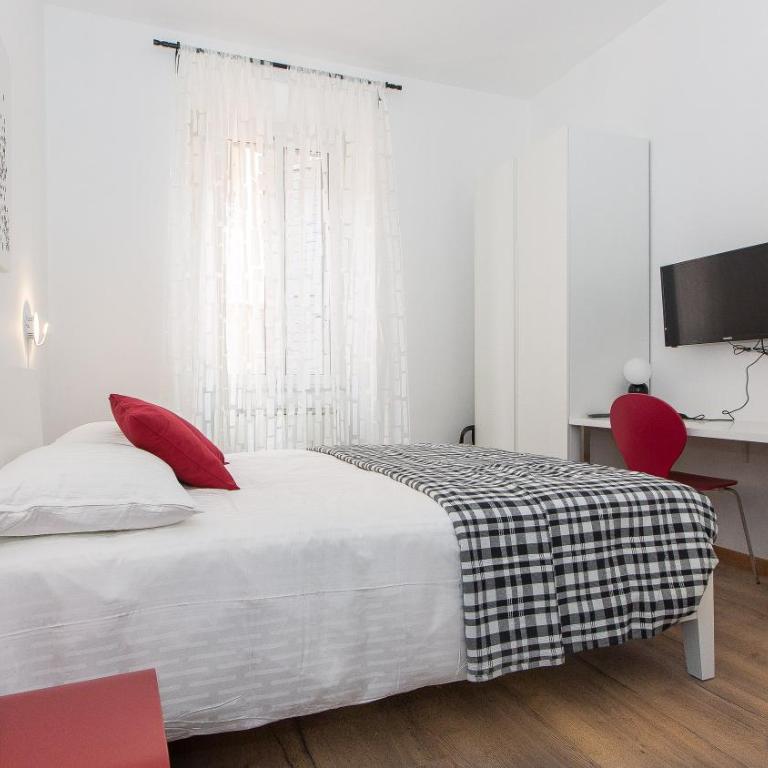 Saint Peter Prestigious by Rental in Rome - Three-Bedroom Apartment - 12