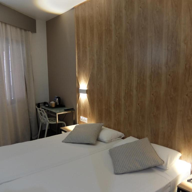 Hotel Medicis - Economy Double or Twin Room - 2