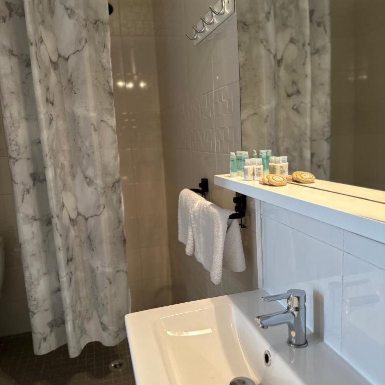Hôtel Doré - Chambre Triple - 1
