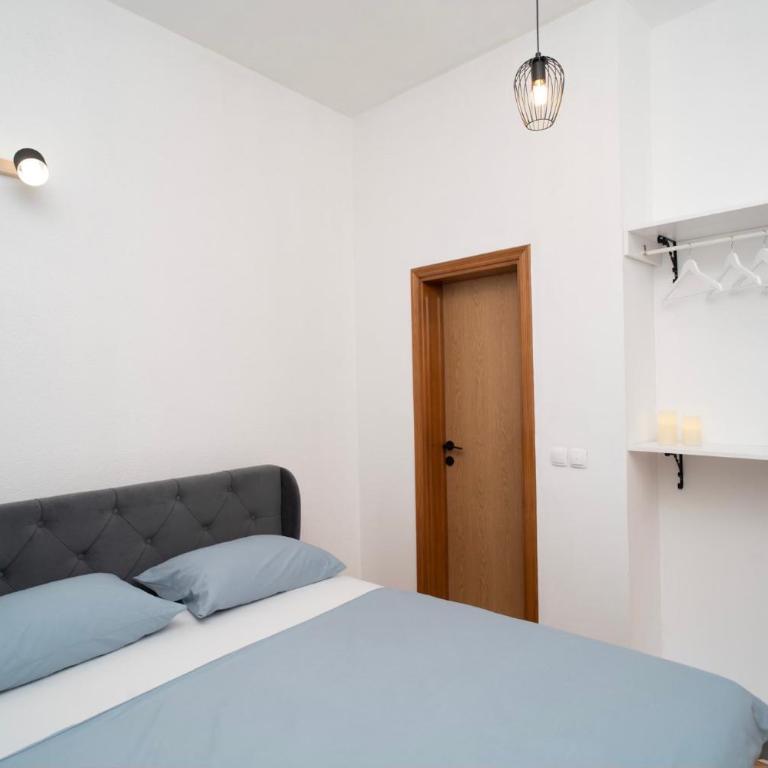 Liman Rooms and Apartments - Double Room - 4
