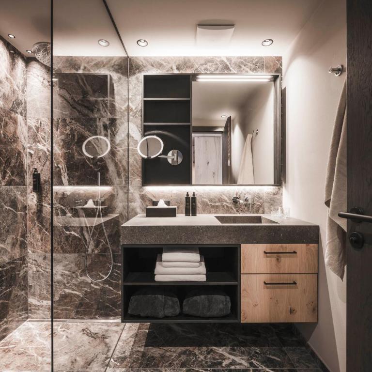 SomVita Suites - Deluxe Suite (Upper Floor) - 3