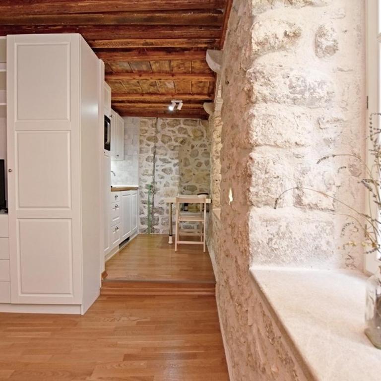 Pearl in the Heart of Old Town on Belavista in Herceg Novi - One-Bedroom Apartment - 17