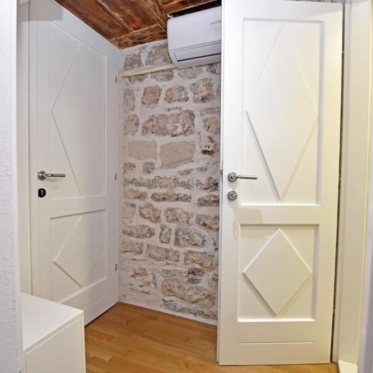 Pearl in the Heart of Old Town on Belavista in Herceg Novi - One-Bedroom Apartment - 25