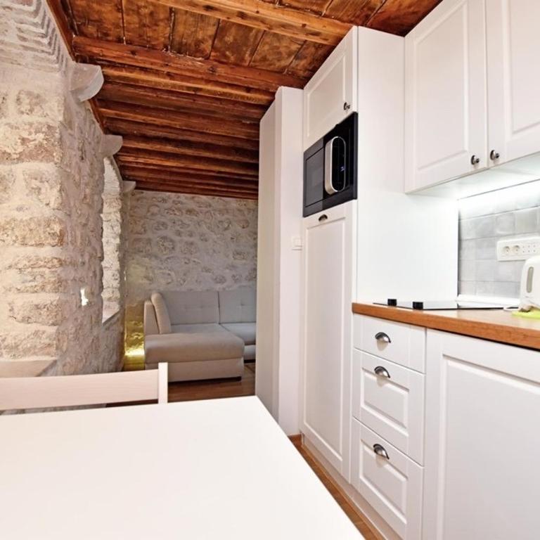 Pearl in the Heart of Old Town on Belavista in Herceg Novi - One-Bedroom Apartment - 21