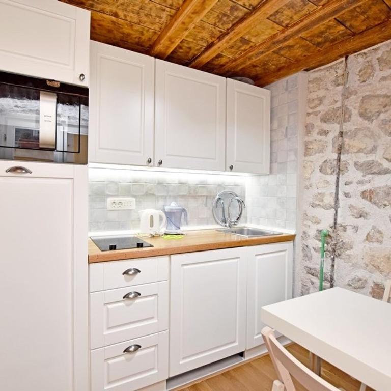 Pearl in the Heart of Old Town on Belavista in Herceg Novi - One-Bedroom Apartment - 19