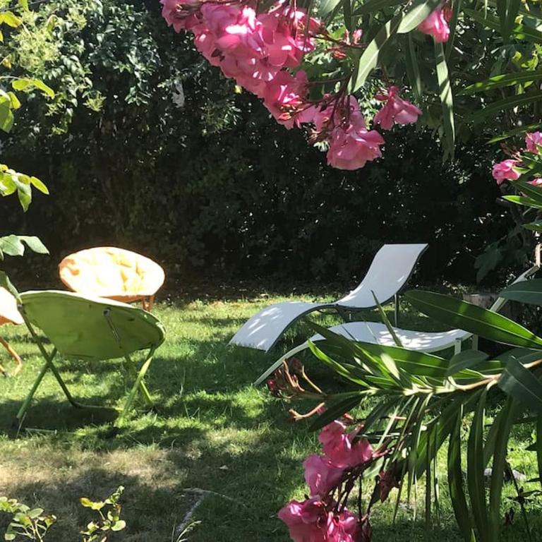 Villa calme grand jardin bord de mer. Parking - Two-Bedroom Villa - 13