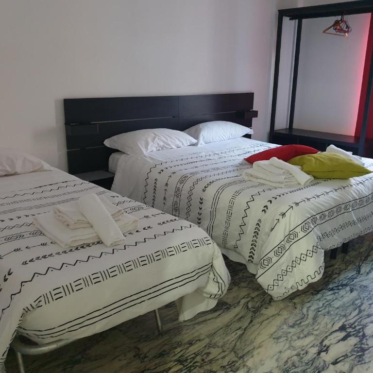 Holiday Max - Camera Tripla con Bagno in Comune - 4