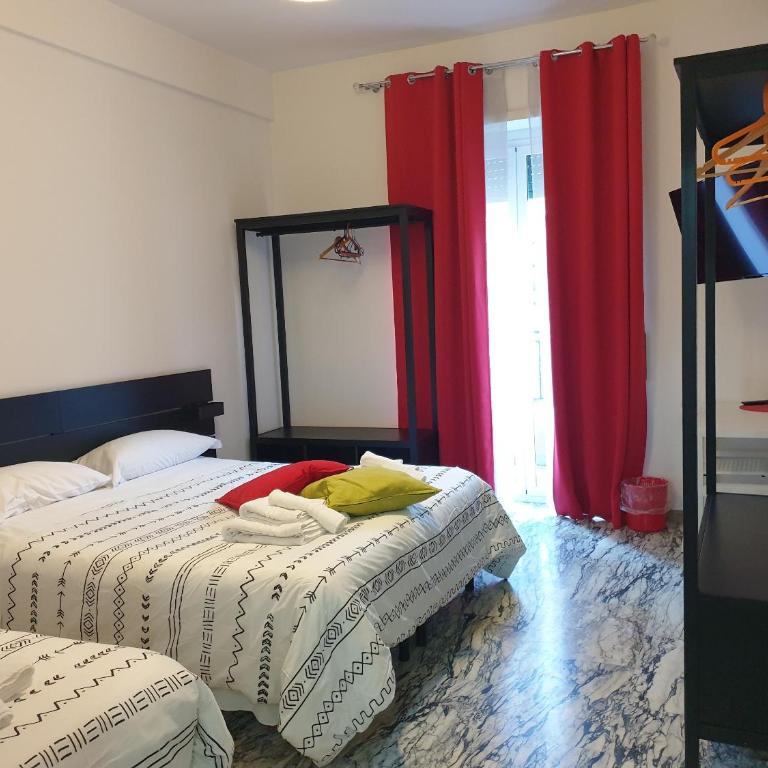Holiday Max - Camera Tripla con Bagno in Comune - 5