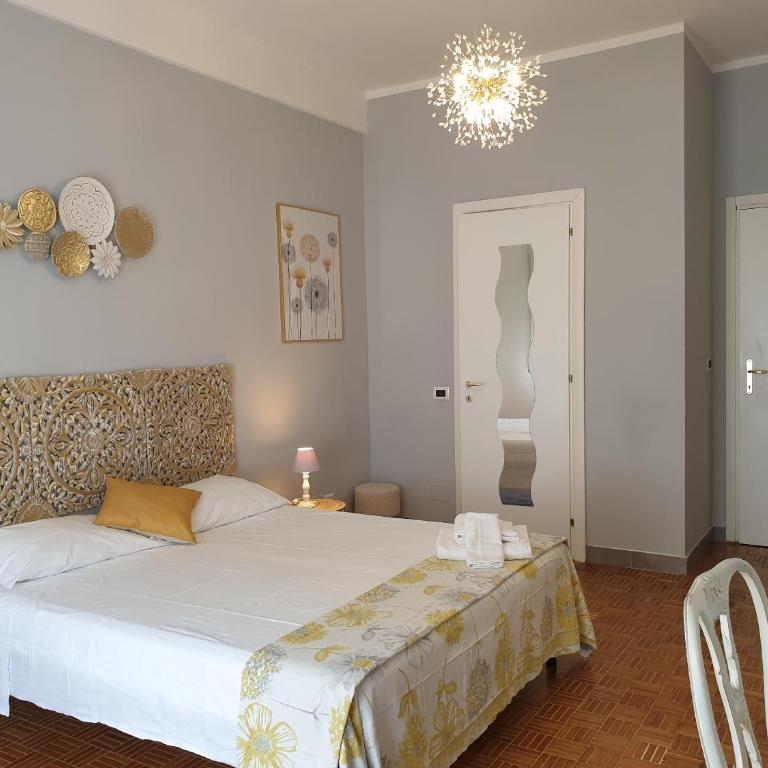 Holiday Max - Camera Tripla con Bagno Privato - 2