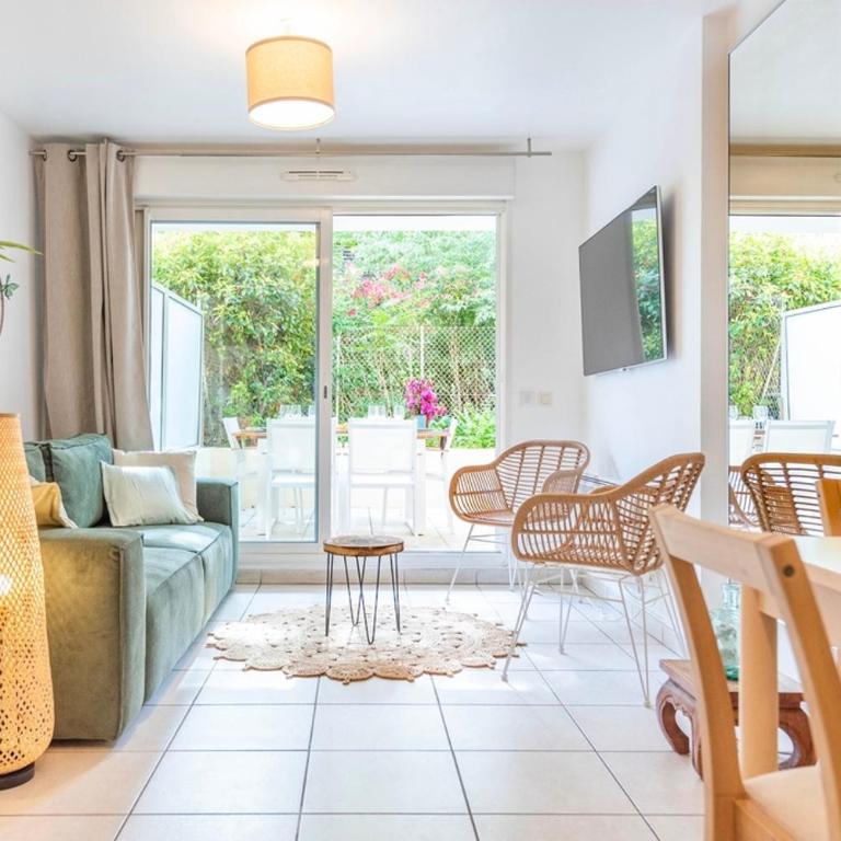 Le Regimbaud - Ideal Famille - Amis - PRO - Terrasse - Calme - Lumineux - WIFI - Jardin - Plage à 2km - Proche Centre Ville, Gare, Commerces - Parking Privé & GRATUIT - Apartment mit Terrasse - 10