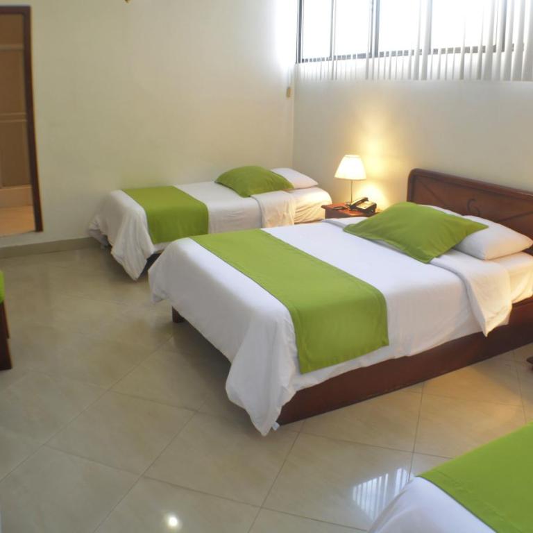Hotel Castell - Cerca Del Aeropuerto - Habitación Triple - 10