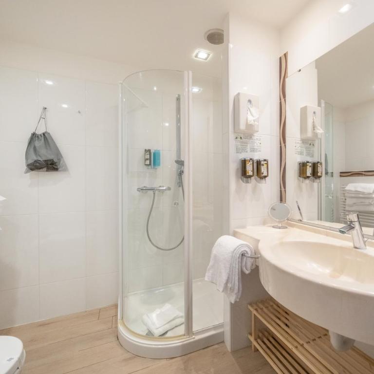 Kriss Internazionale Hotel - Superior Double Room with Partial Lake View - 2