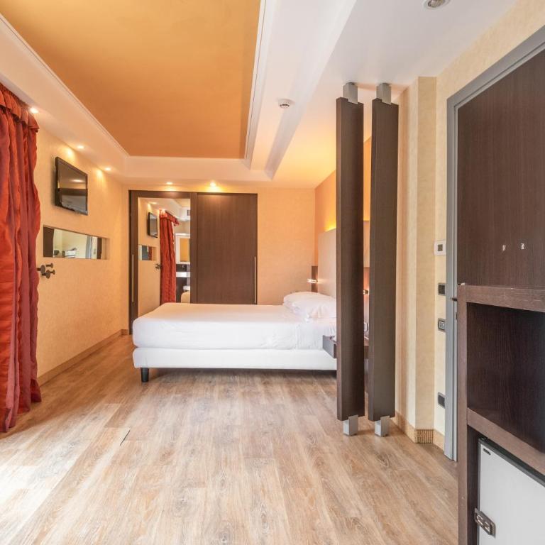 Kriss Internazionale Hotel - Double Room with Balcony - Disability Access - 4