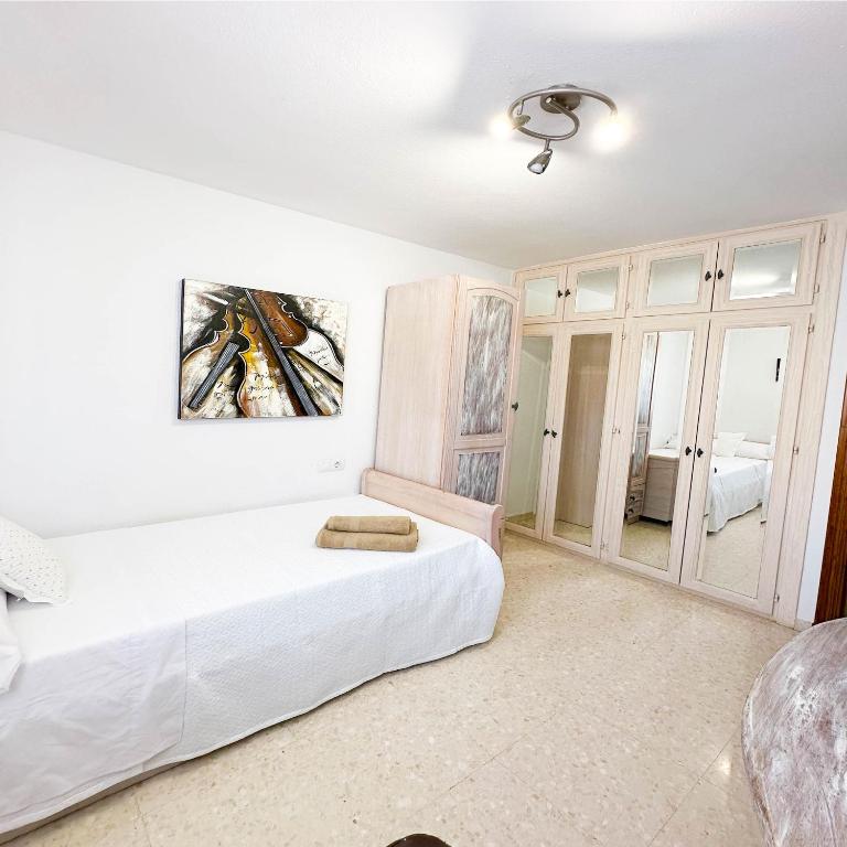 Apartament Catalina - close to the beach - Three-Bedroom Apartment - 35
