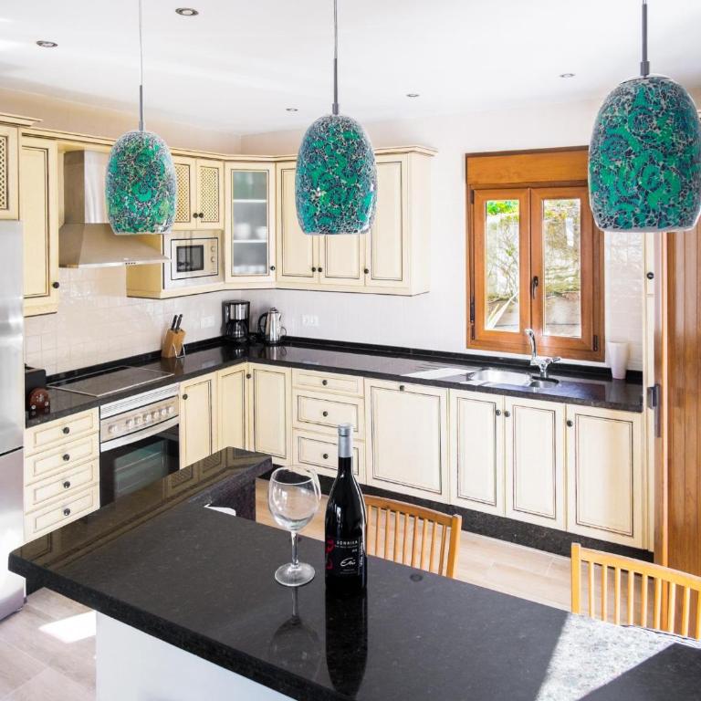 REf 3 VILLA ISBILIA - Four-Bedroom Vacation Home - 11
