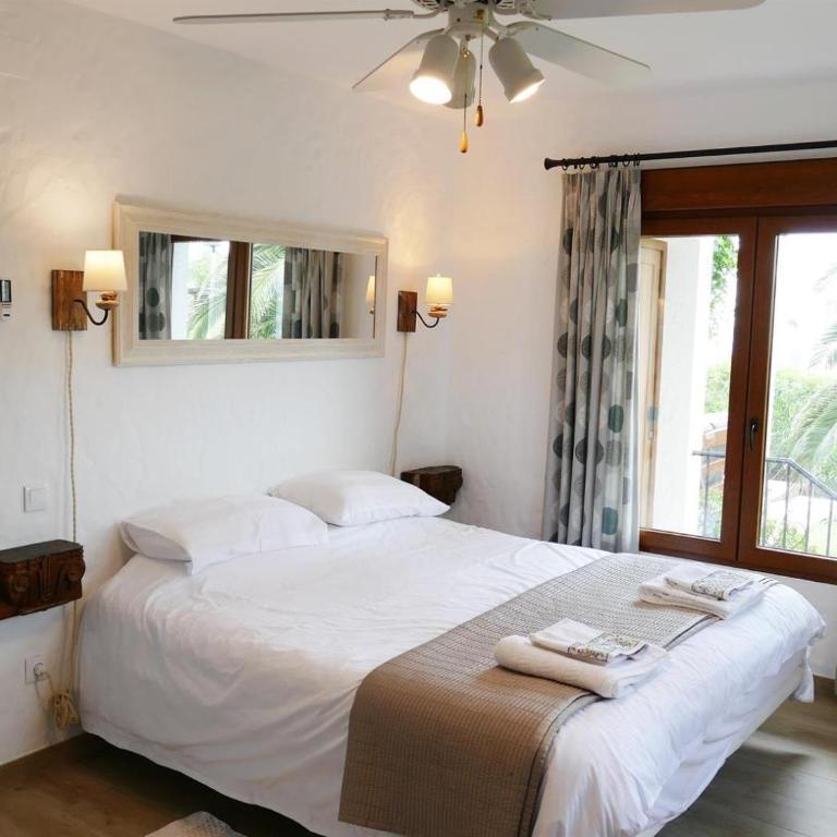 REf 3 VILLA ISBILIA - Four-Bedroom Vacation Home - 15