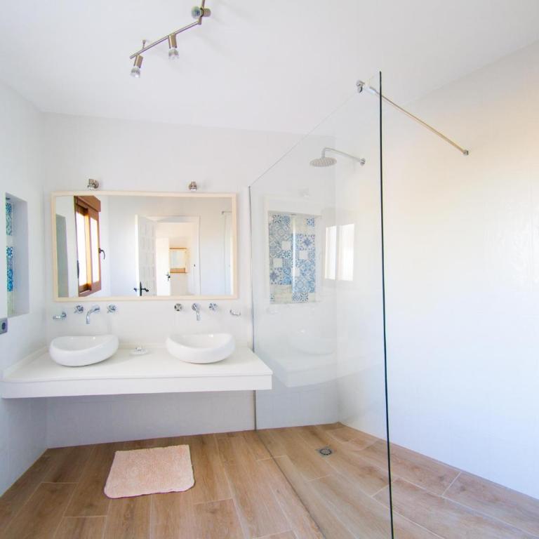 REf 3 VILLA ISBILIA - Four-Bedroom Vacation Home - 16