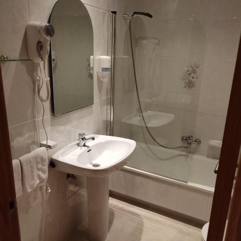Hotel Brisa del Mar - Habitación Doble con balcón - 1 o 2 camas - 21