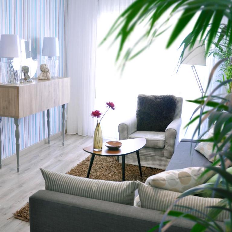 Chic & Cheap - Two-Bedroom Apartment - 11
