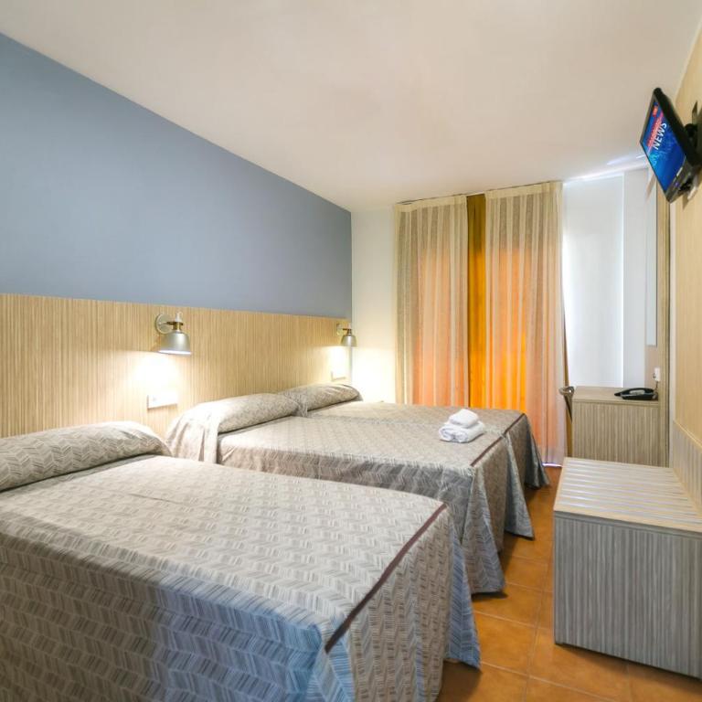 Hotel Galicia - Habitación Doble con cama supletoria - 1 o 2 camas (3 adultos) - 2