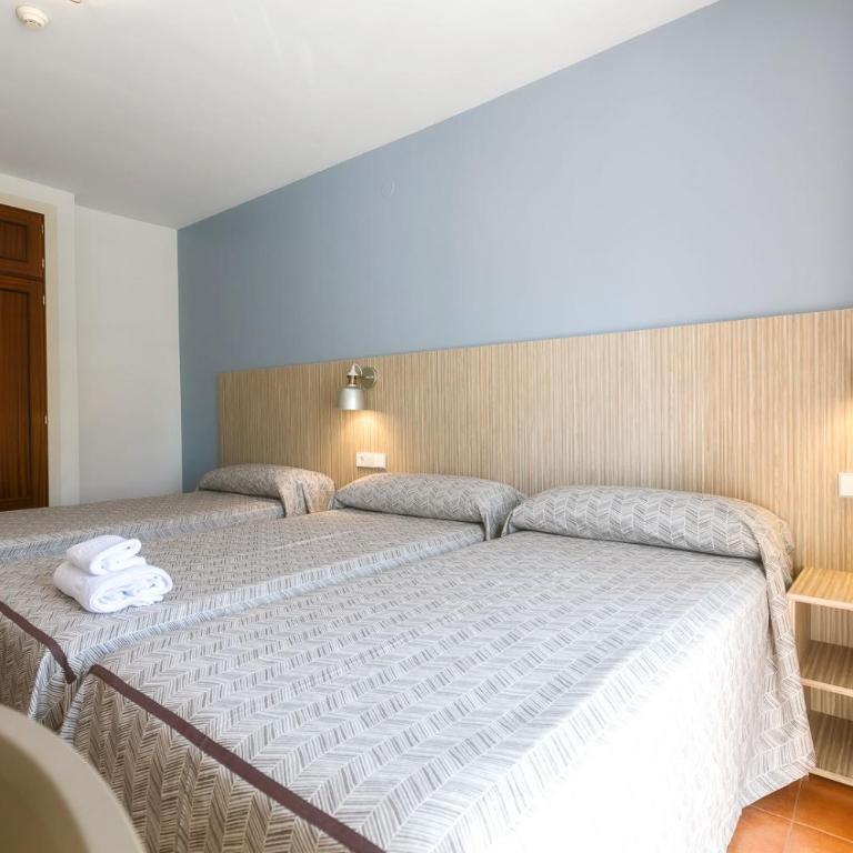 Hotel Galicia - Habitación Doble con cama supletoria - 1 o 2 camas (3 adultos) - 3