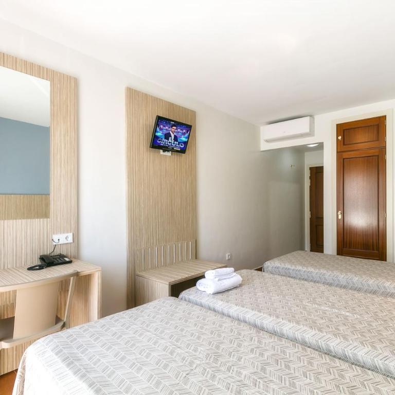 Hotel Galicia - Habitación Doble con cama supletoria - 1 o 2 camas (3 adultos) - 4