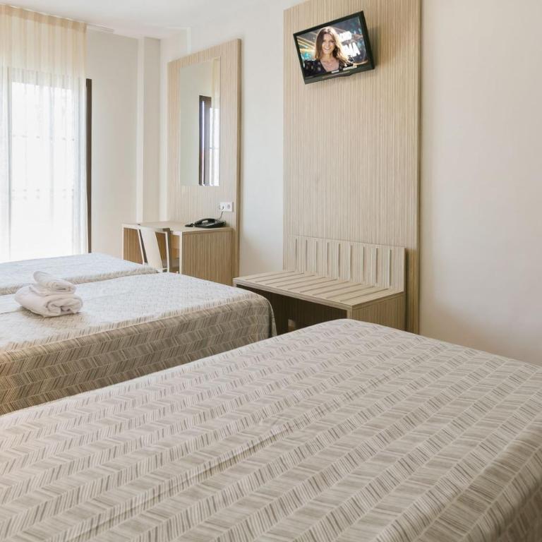 Hotel Galicia - Habitación Doble con cama supletoria - 1 o 2 camas (3 adultos) - 6