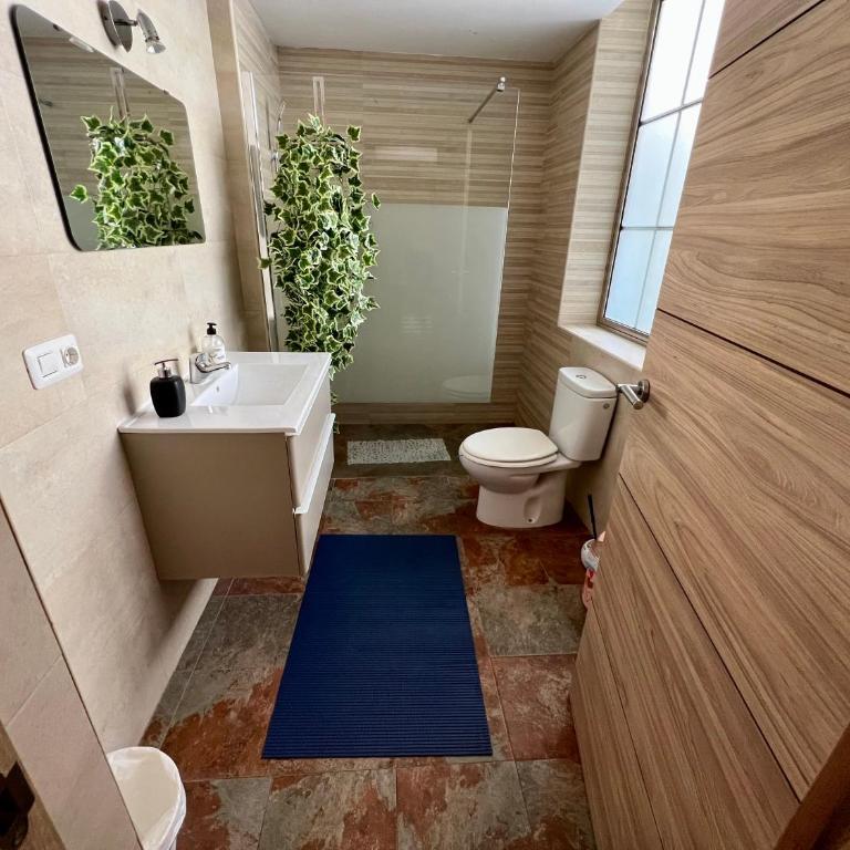 "Flora B&B "- Rooms in Privat Home Habitaciones en una casa privada - Habitación Doble con baño - 2 camas - 9