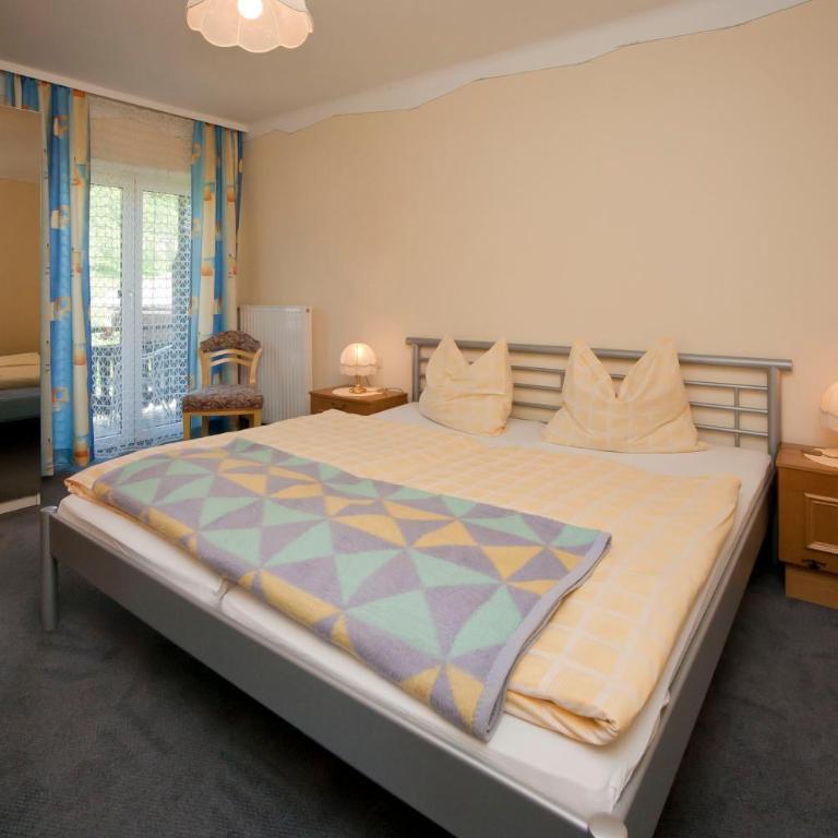 Gasthof Forststube - Doppelzimmer mit Balkon - 1