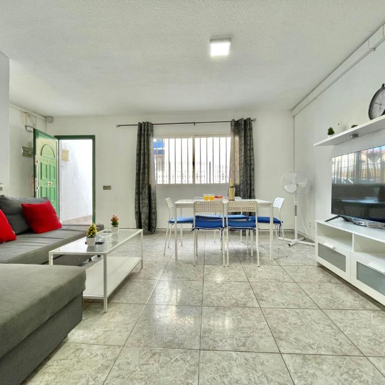 Relax Beach House - Three-Bedroom House - 6