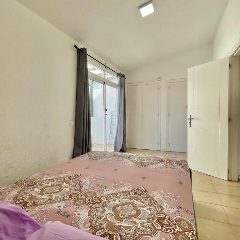 Relax Beach House - Three-Bedroom House - 27