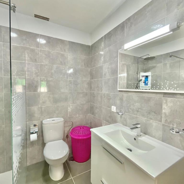 Relax Beach House - Three-Bedroom House - 48